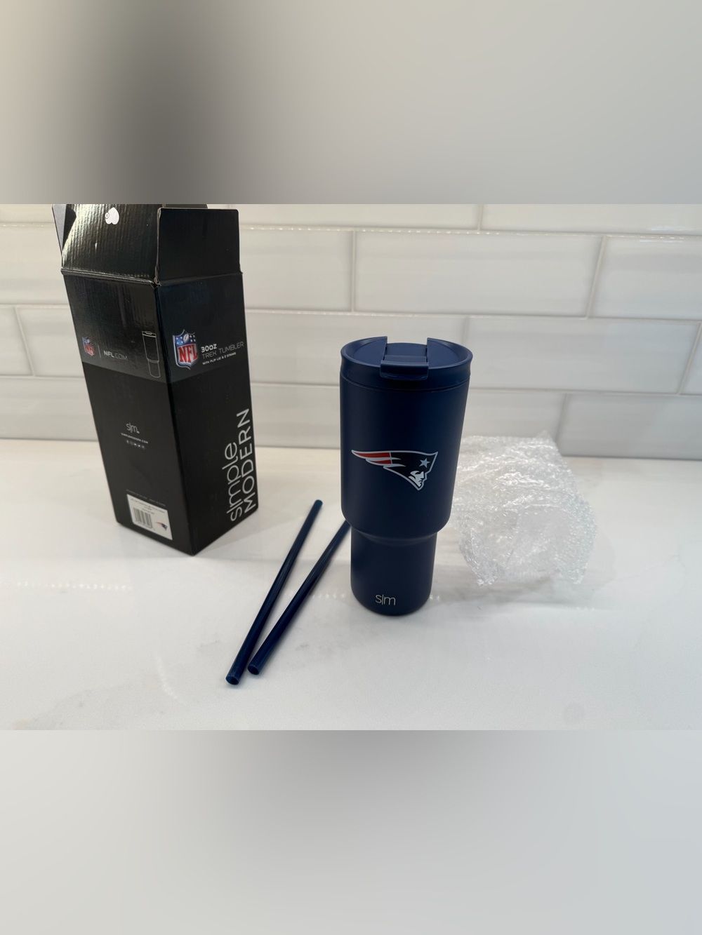 SIMPLE MODERN NFL TREK TUMBLER 30oz - Flip Lid w/ 2 Straws New England Patriots